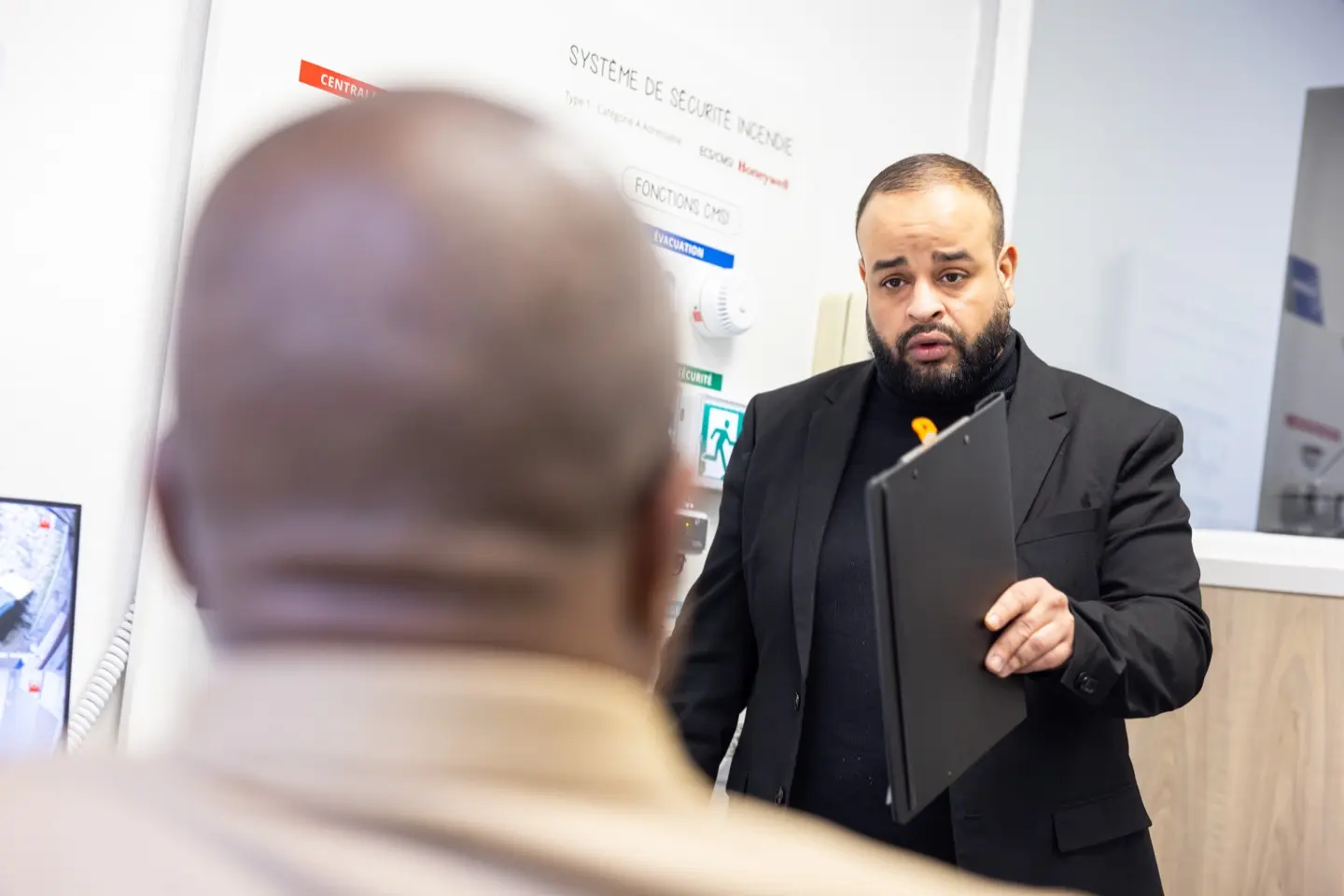 formateur donnant des conseil